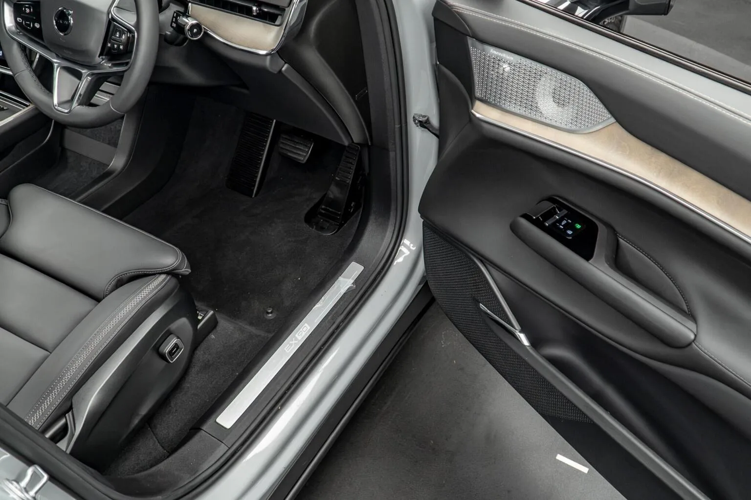 2025 Volvo EX90, 28/30