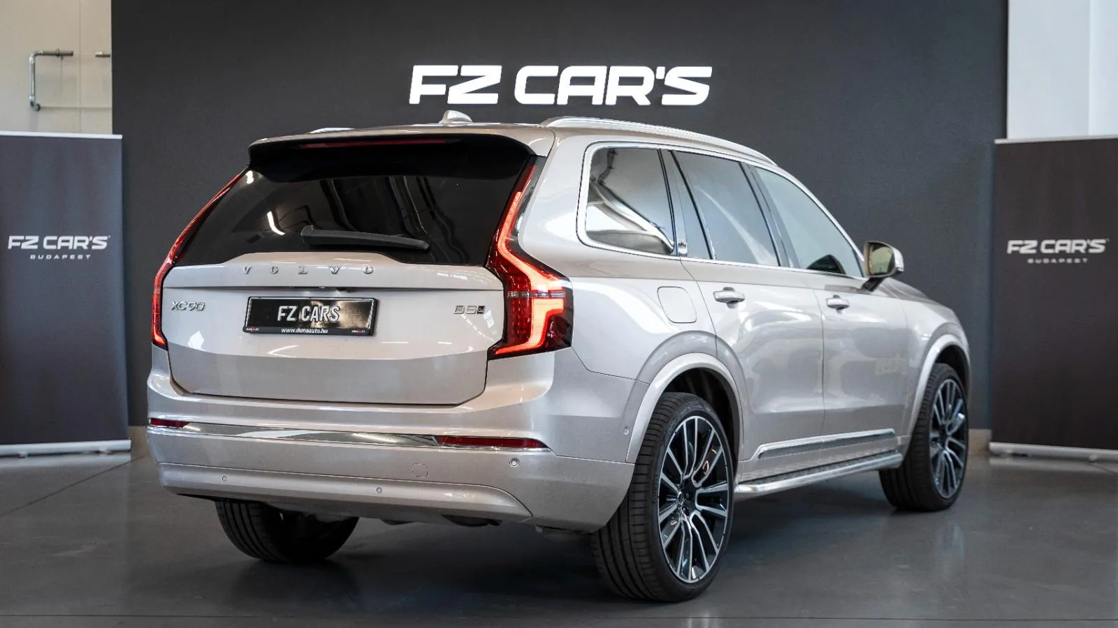 2025 Volvo XC90 T8 AWD Ultra Bright, 3/14