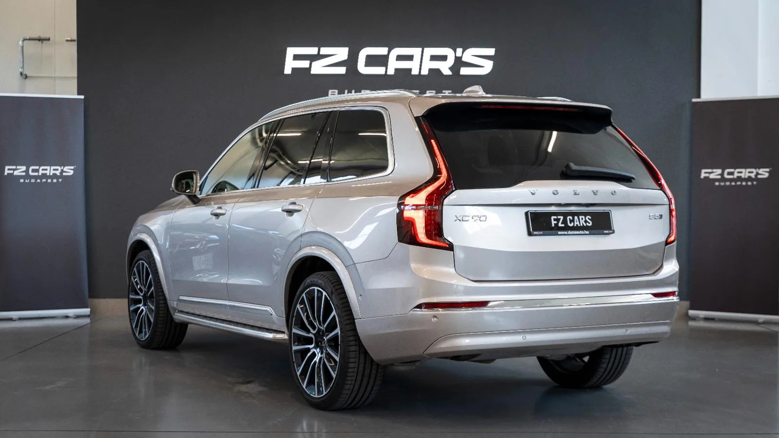 2025 Volvo XC90 T8 AWD Ultra Bright, 4/14