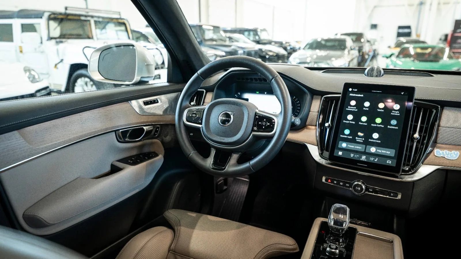 2025 Volvo XC90 T8 AWD Ultra Bright, 8/14