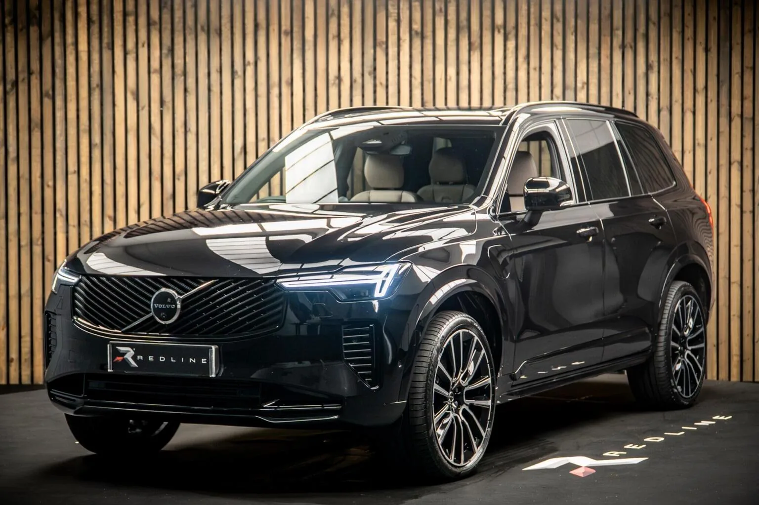 2025 Volvo XC90 T8 Ultra Dark angeboten von einem Fachhändler in Knaresborough, Vereinigtes Königreich, Hauptfoto