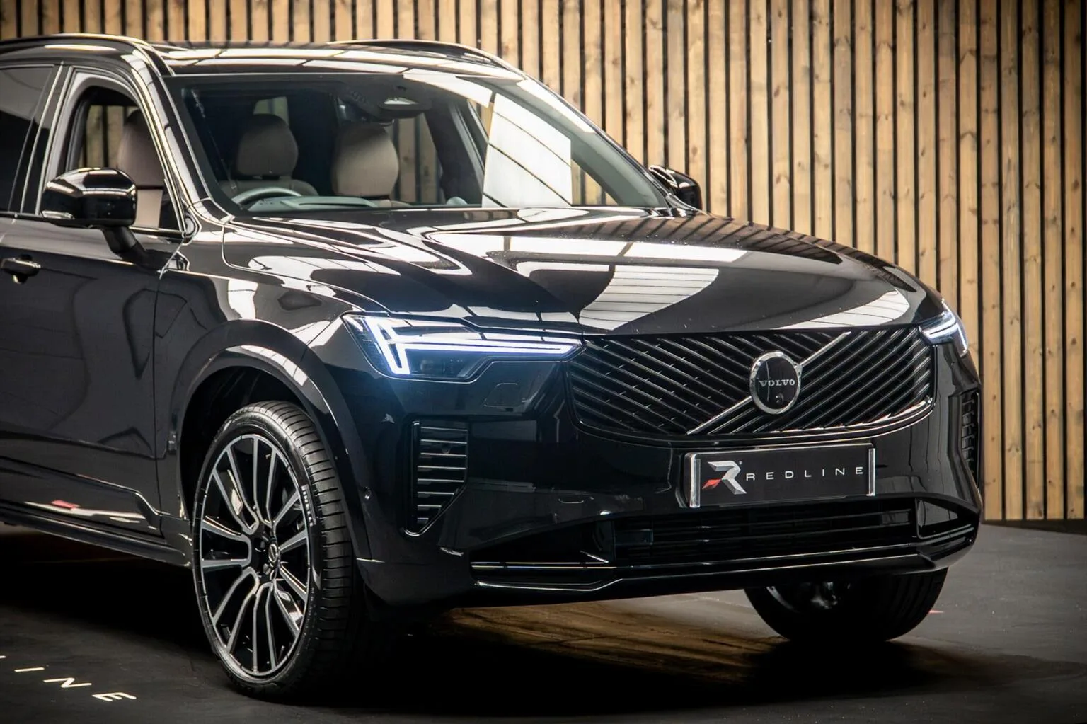 2025 Volvo XC90 T8 Ultra Dark, 11/30