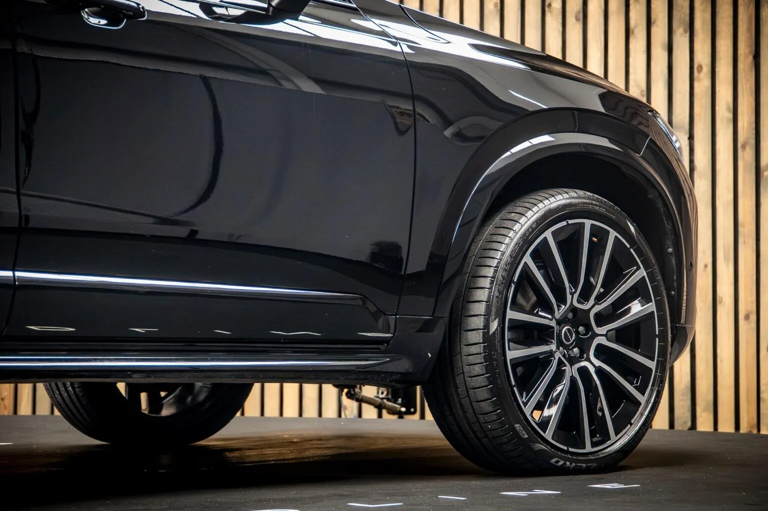 2025 Volvo XC90 T8 Ultra Dark, 13/30