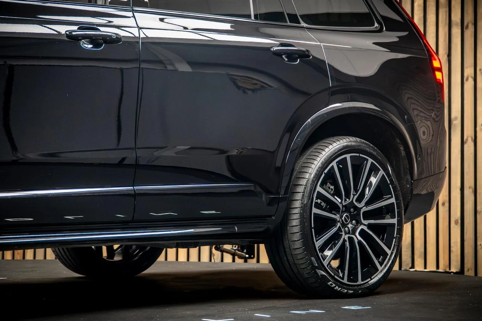 2025 Volvo XC90 T8 Ultra Dark, 15/30