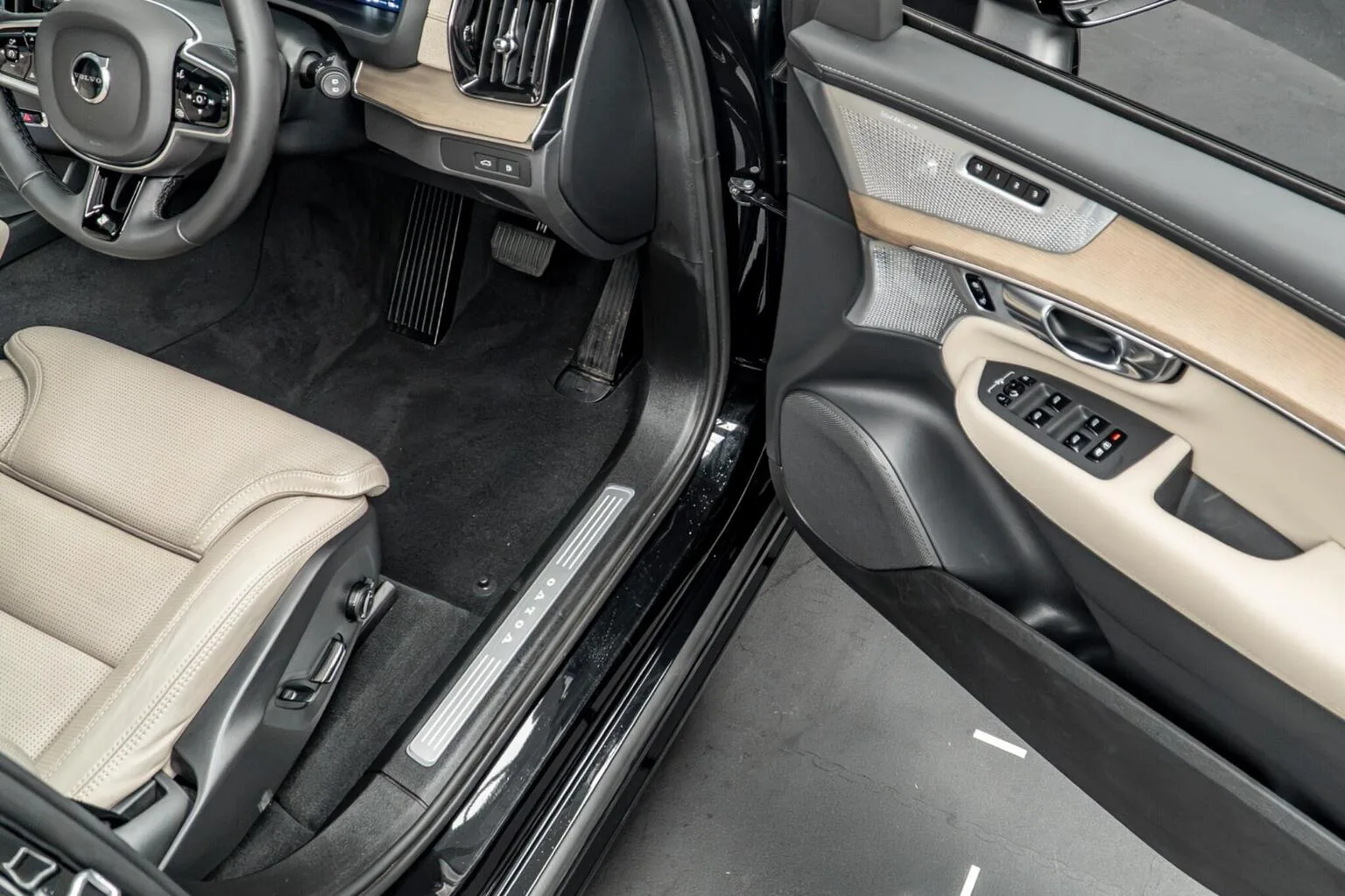 2025 Volvo XC90 T8 Ultra Dark, 28/30
