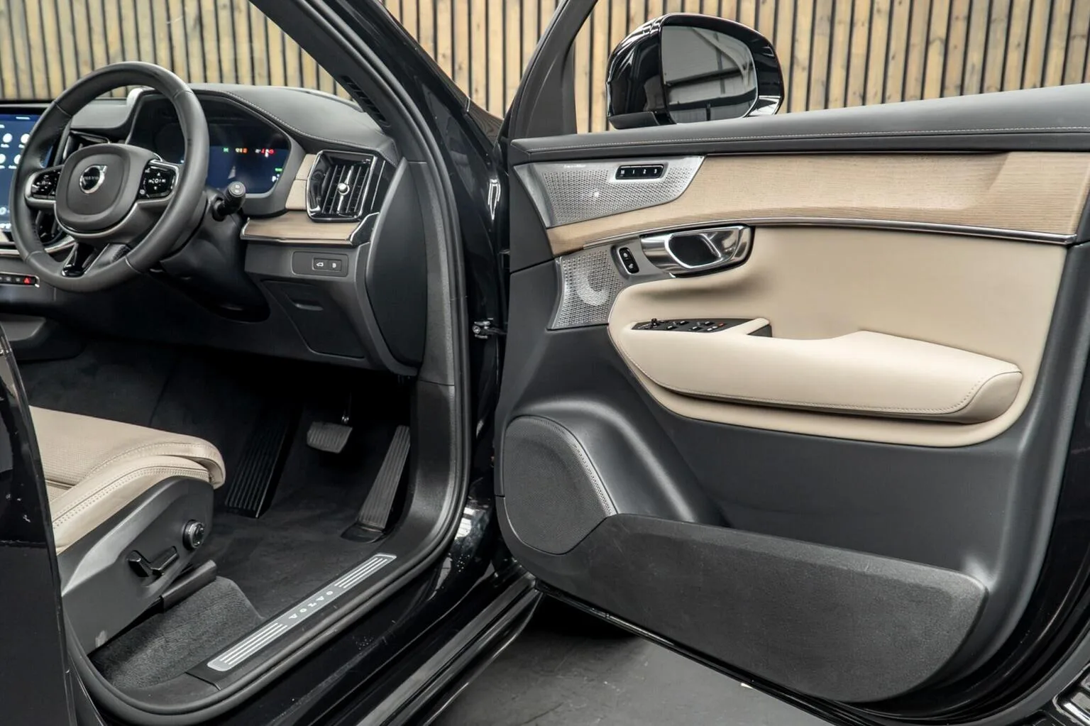 2025 Volvo XC90 T8 Ultra Dark, 30/30