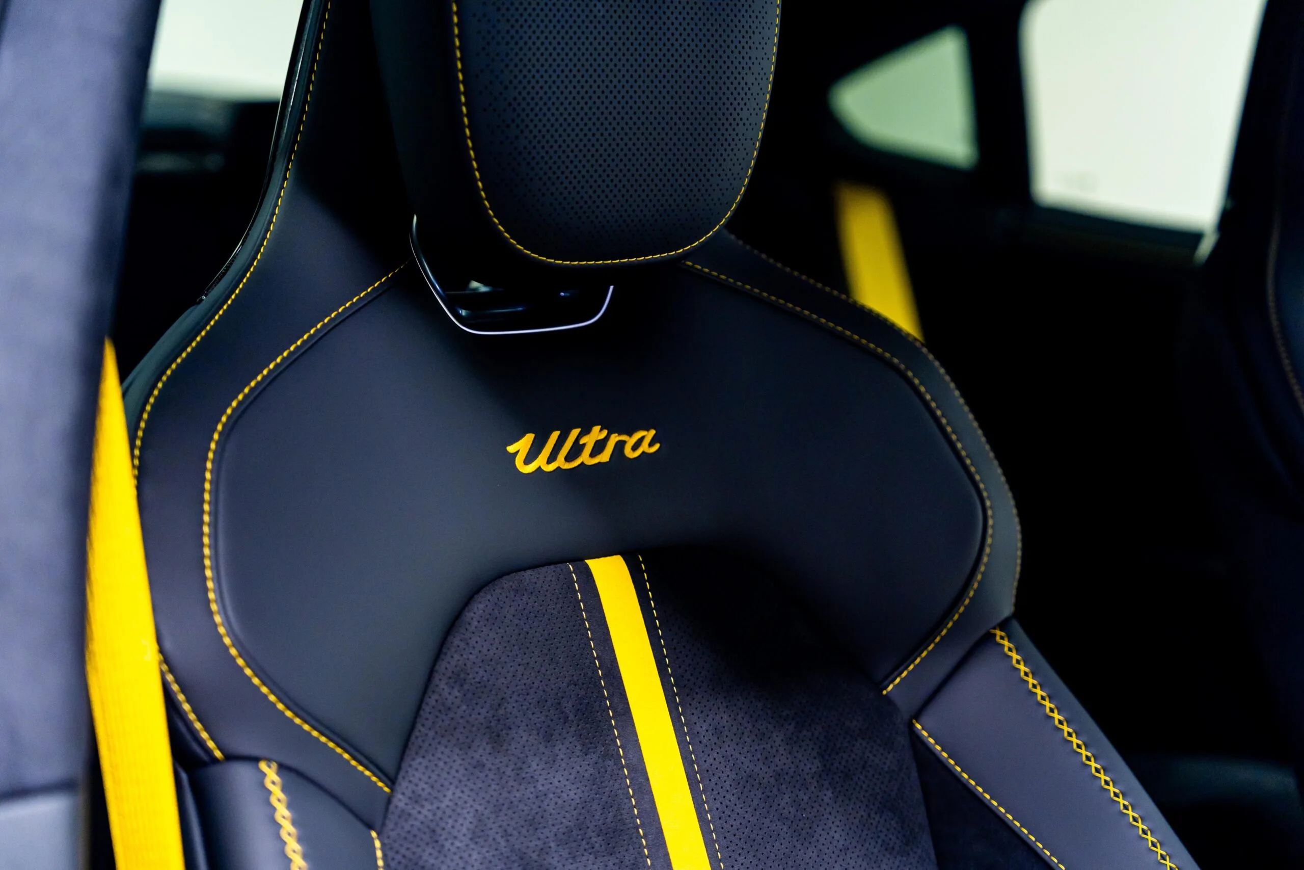 2025 Xiaomi SU7 Ultra, 17/19