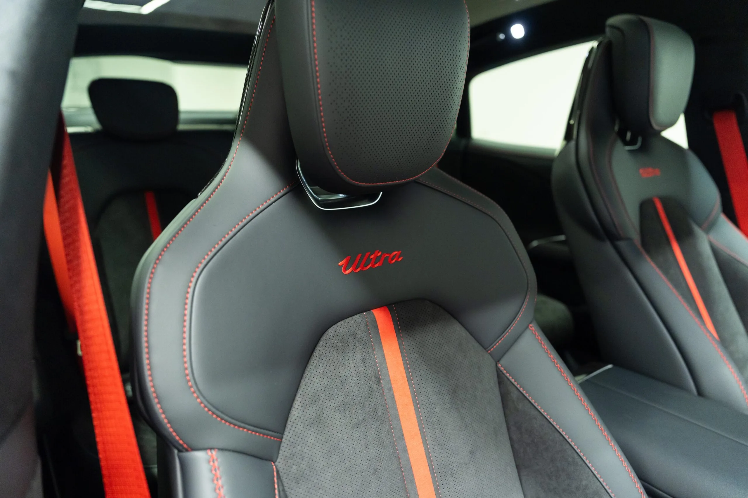 2025 Xiaomi SU7 Ultra, 11/18