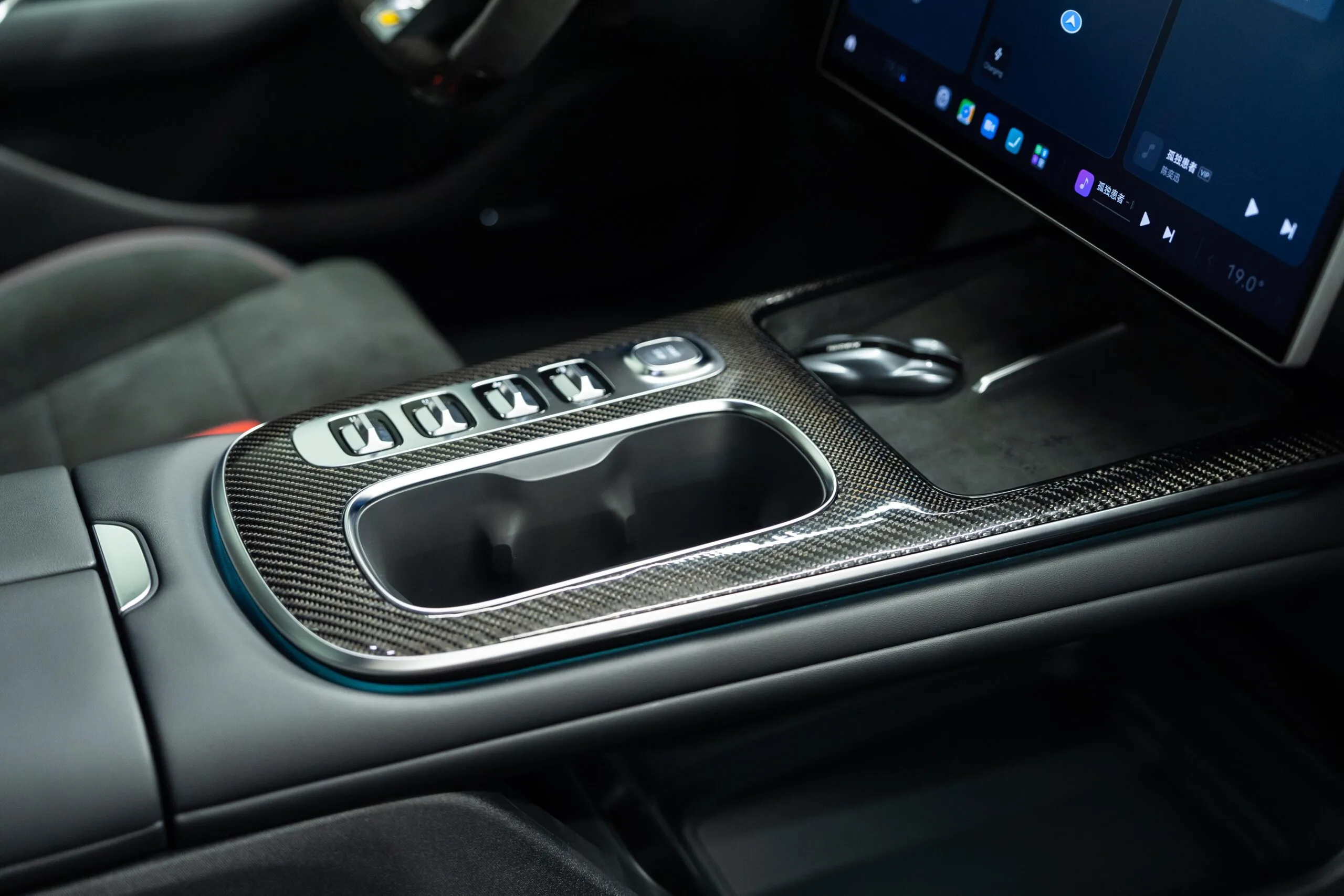 2025 Xiaomi SU7 Ultra, 14/18
