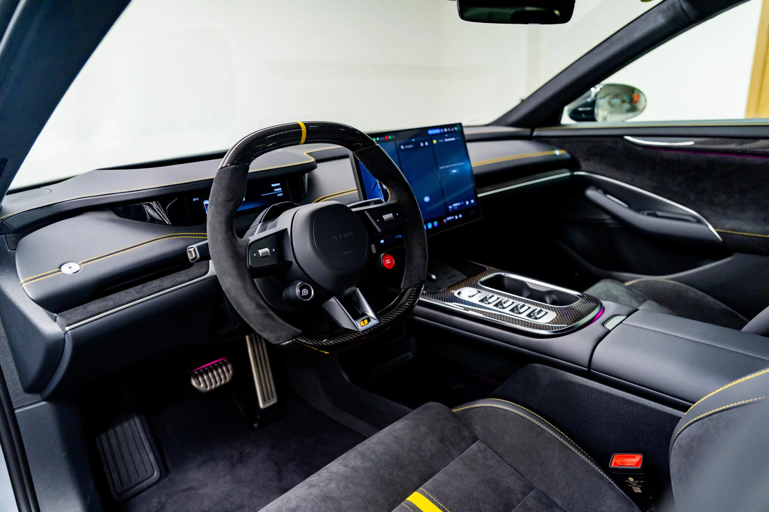 2025 Xiaomi SU7 Ultra, 13/20