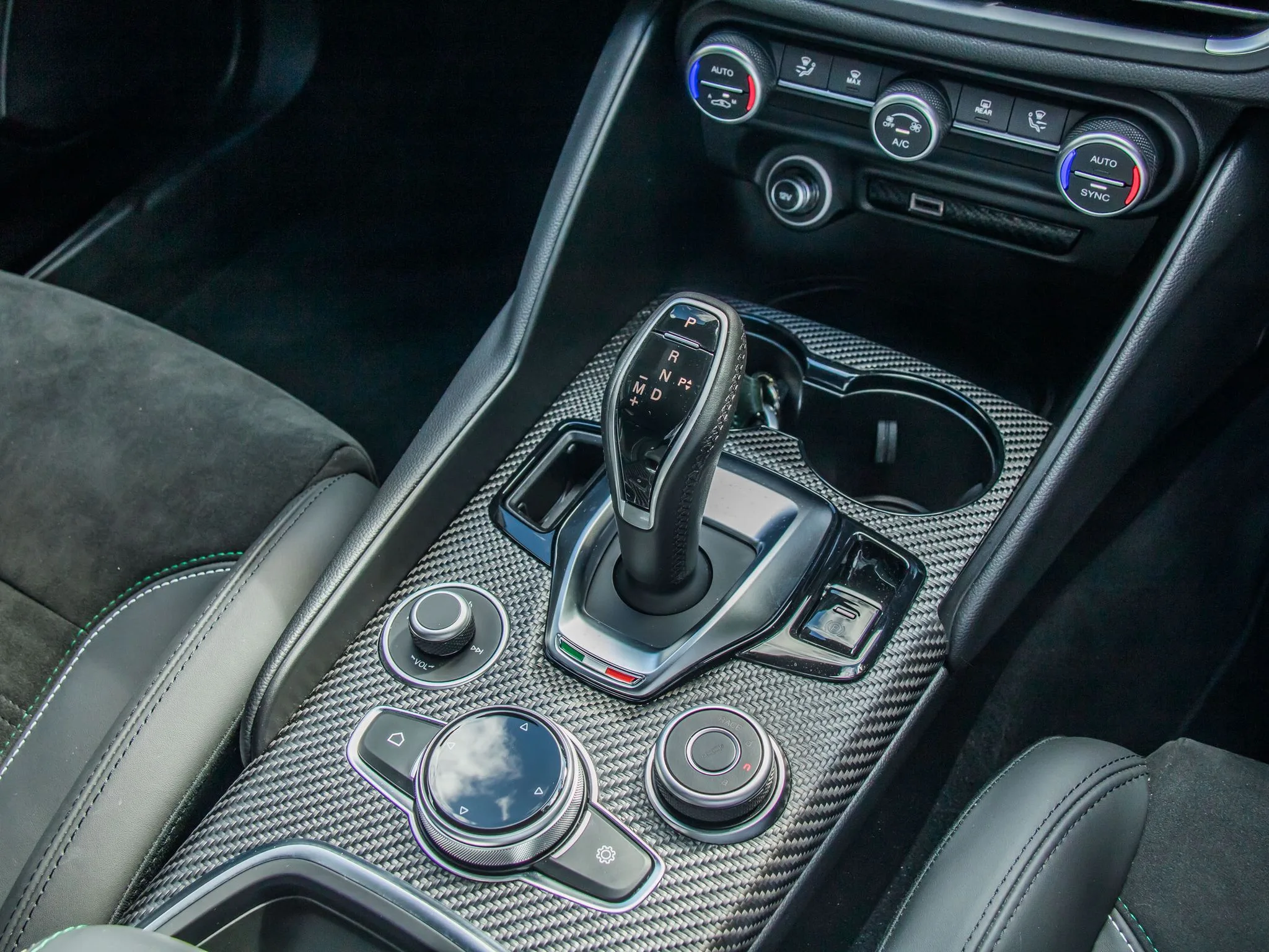 2026 Alfa Romeo Giulia Quadrifoglio, 22/24
