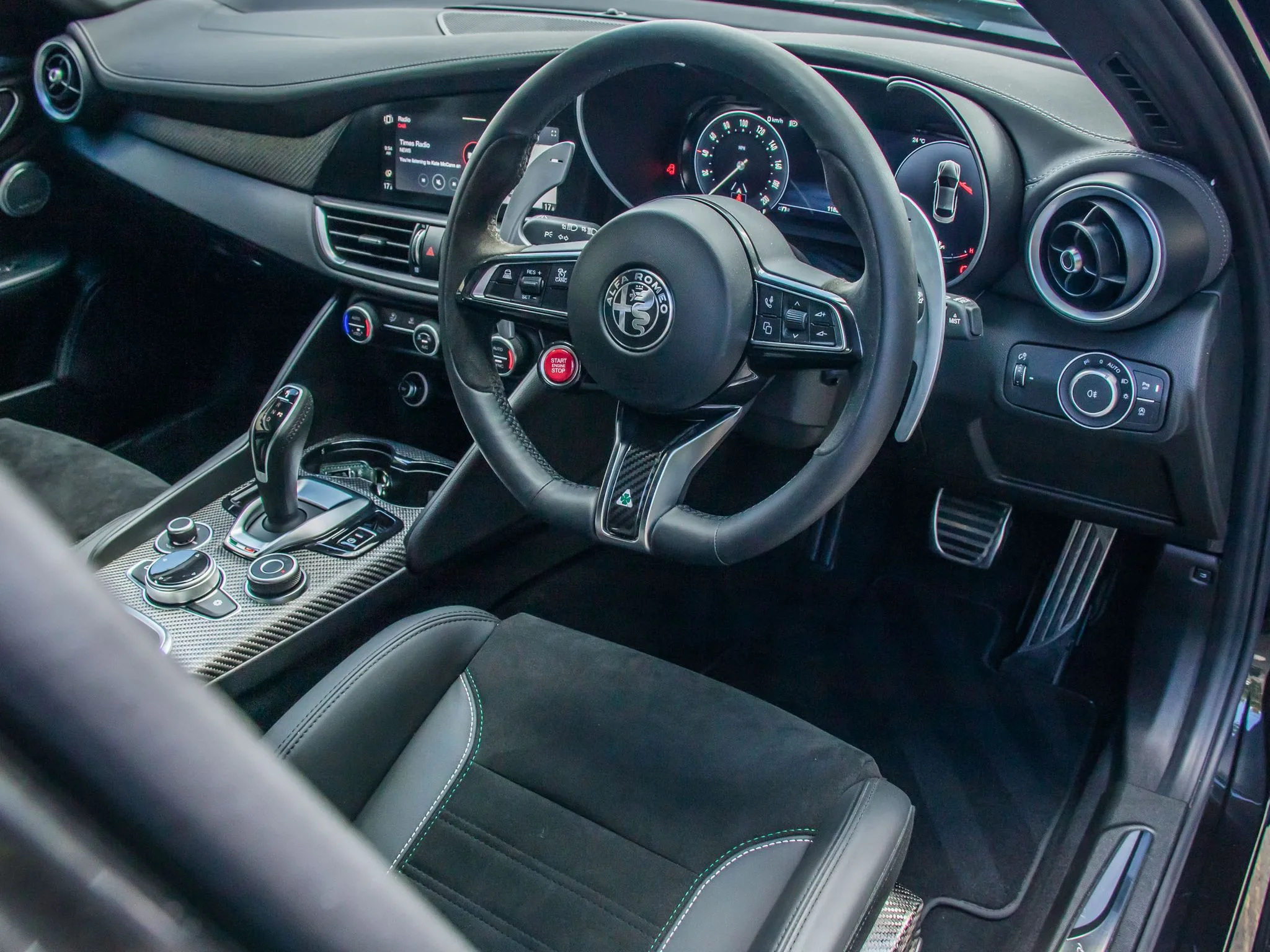 2026 Alfa Romeo Giulia Quadrifoglio, 23/24