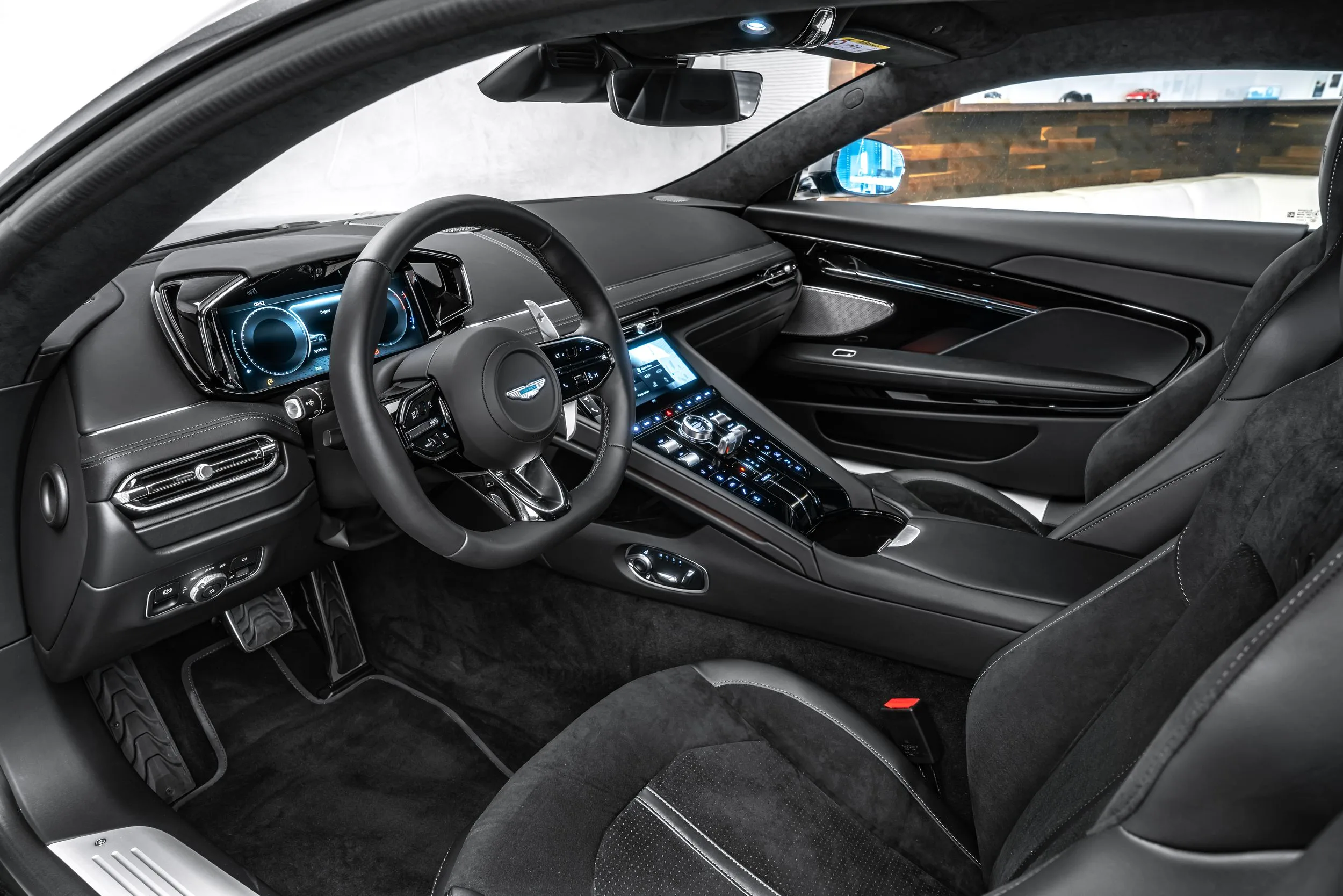 2026 Aston Martin DB12 S, 16/25