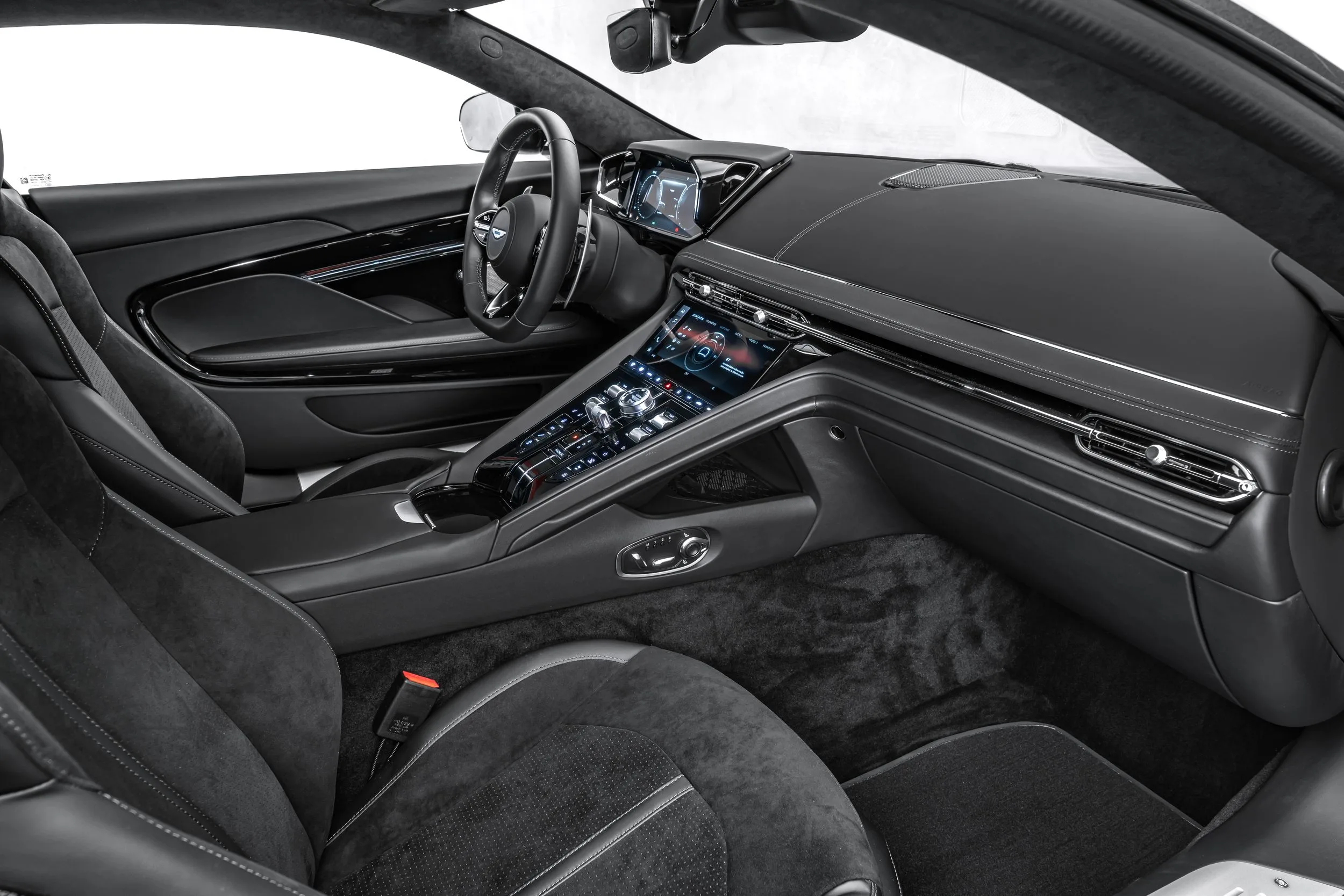 2026 Aston Martin DB12 S, 17/25