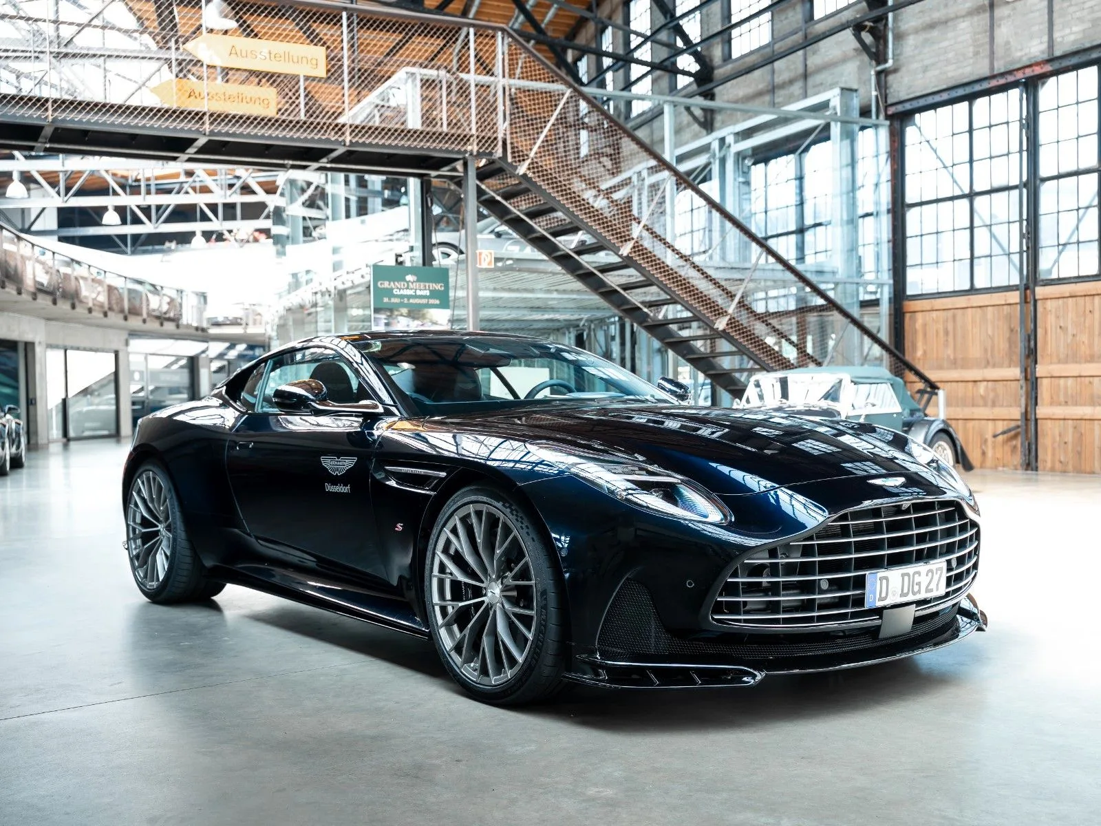 2026 Aston Martin DB12 S angeboten von einem Vertragshändler in Düsseldorf, Deutschland, Hauptfoto