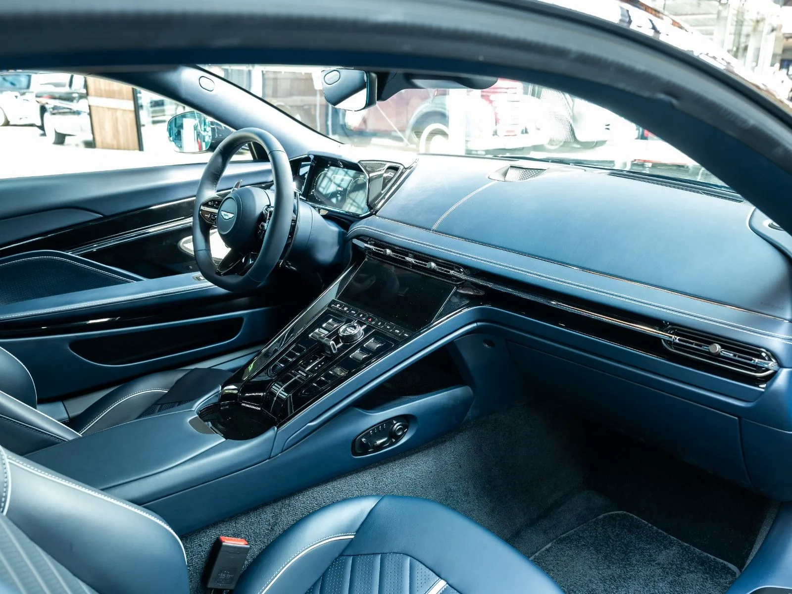2026 Aston Martin DB12 S, 16/29
