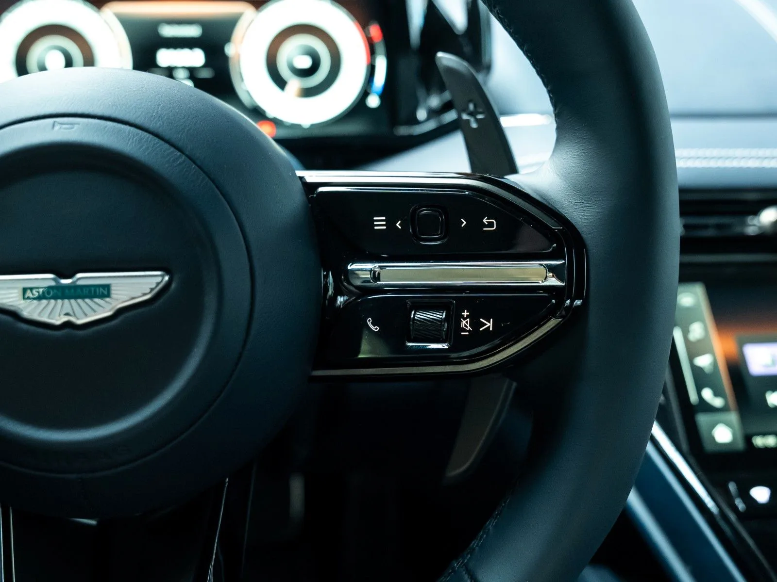 2026 Aston Martin DB12 S, 24/29