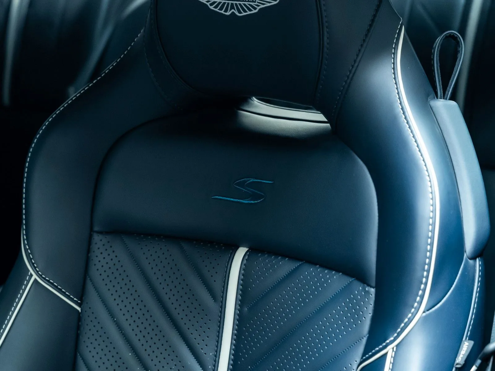 2026 Aston Martin DB12 S, 27/29