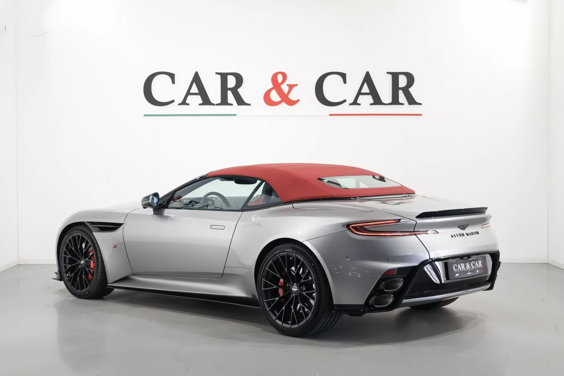 2026 Aston Martin DB12 S Volante, 2/29