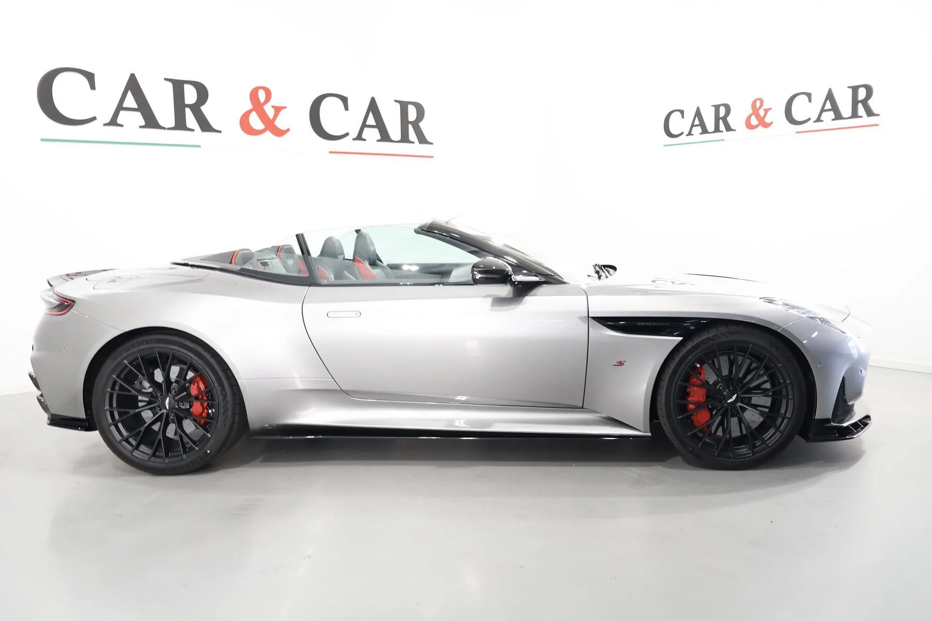 2026 Aston Martin DB12 S Volante, 5/29