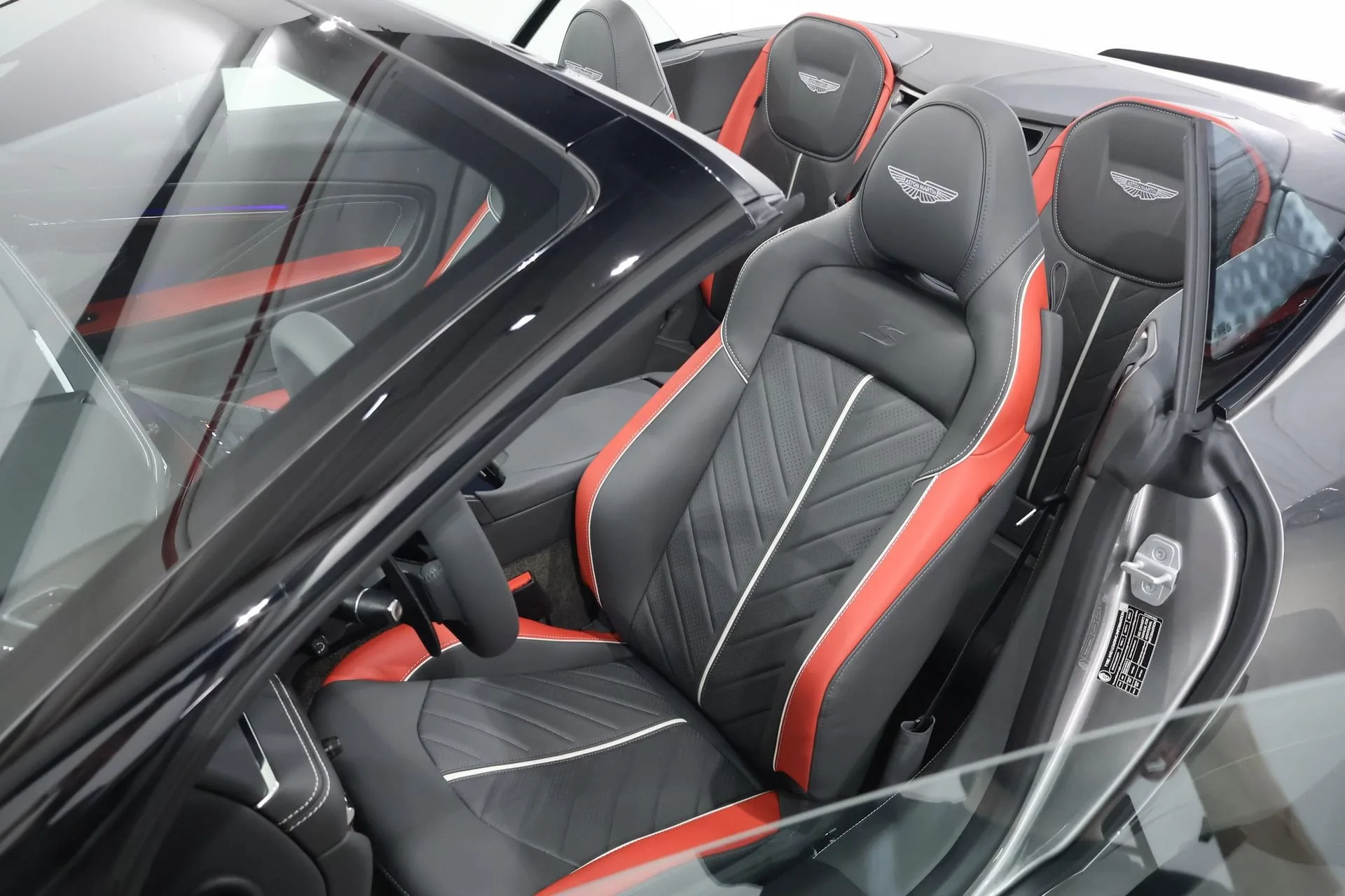 2026 Aston Martin DB12 S Volante, 8/29