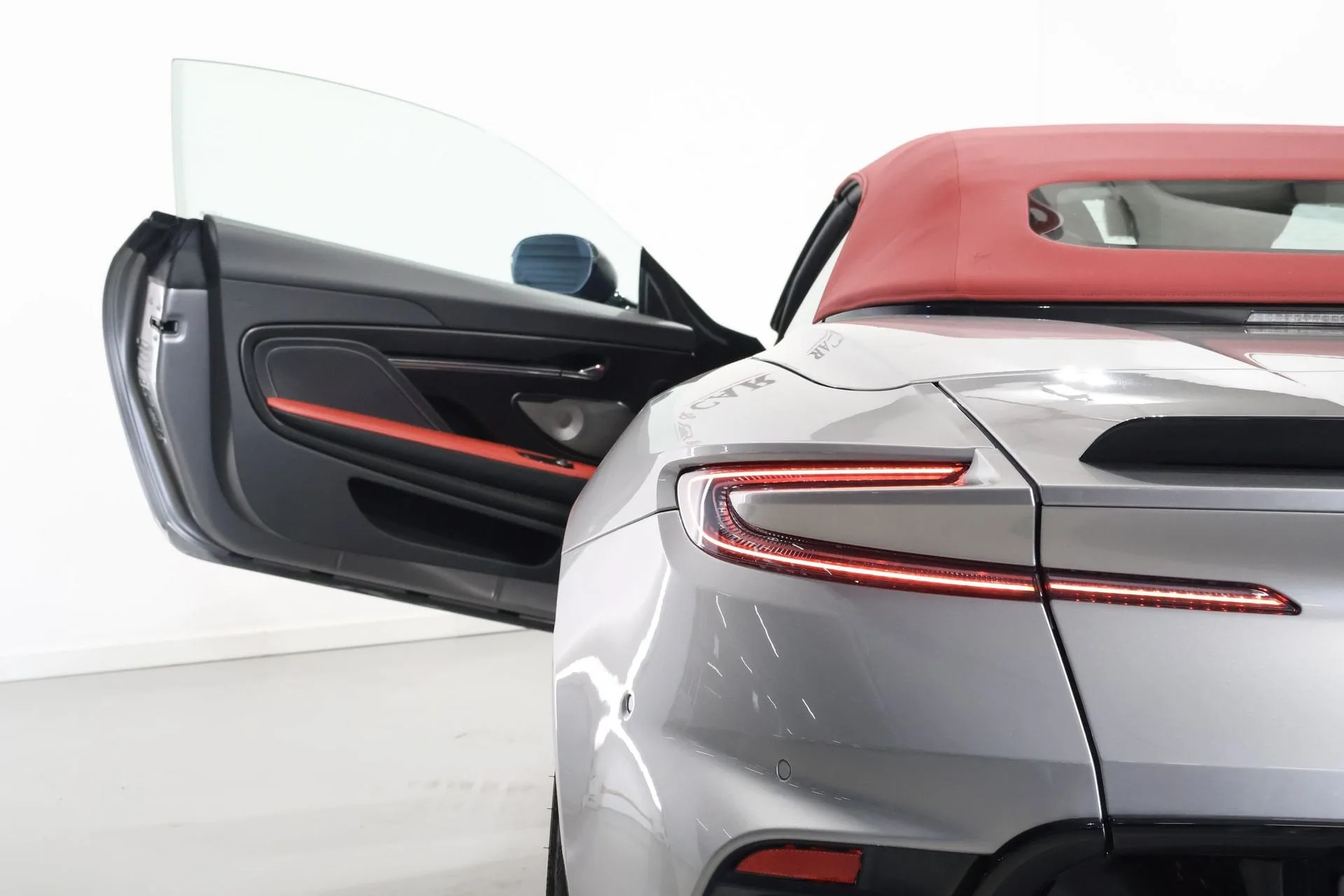 2026 Aston Martin DB12 S Volante, 12/29