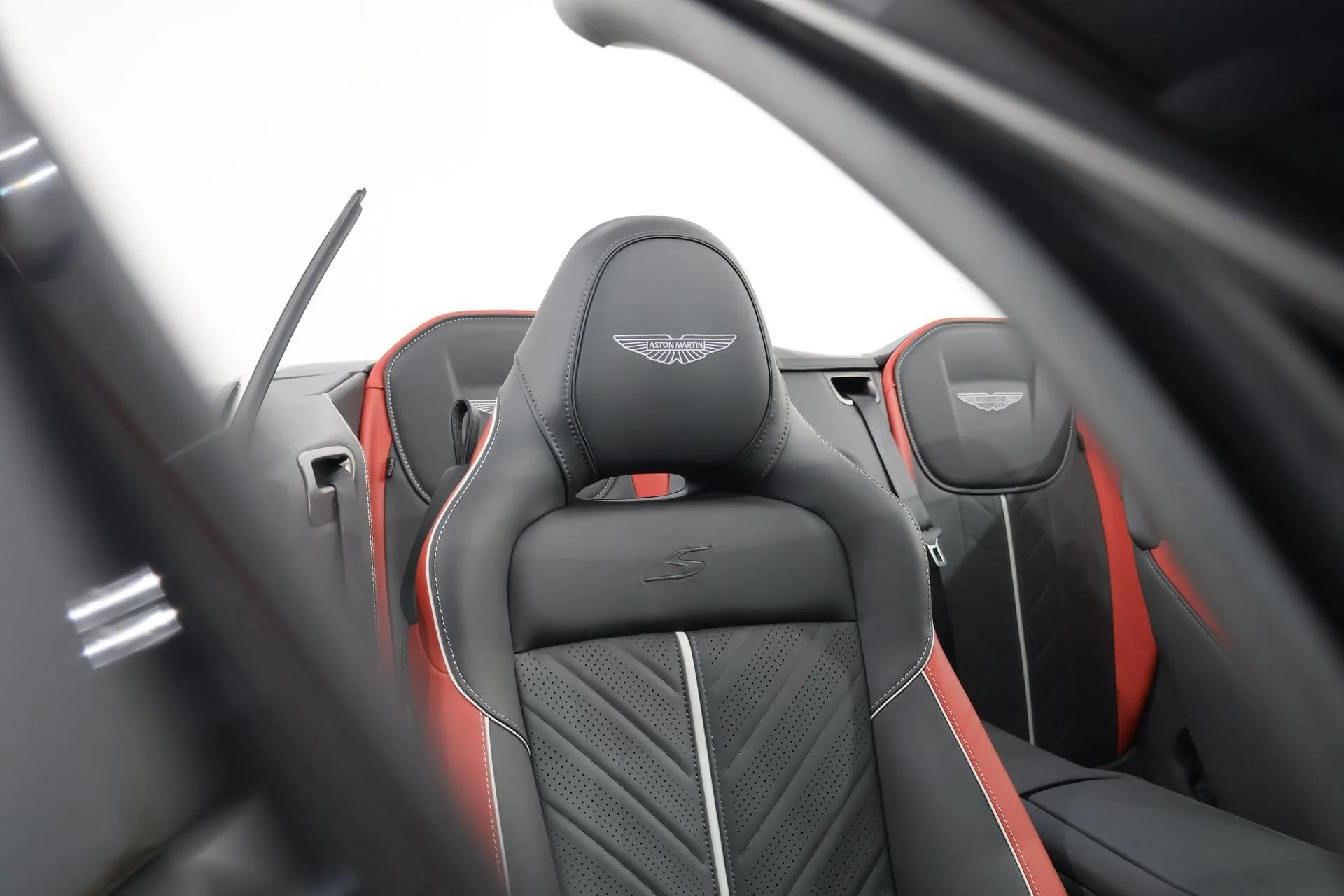 2026 Aston Martin DB12 S Volante, 18/29