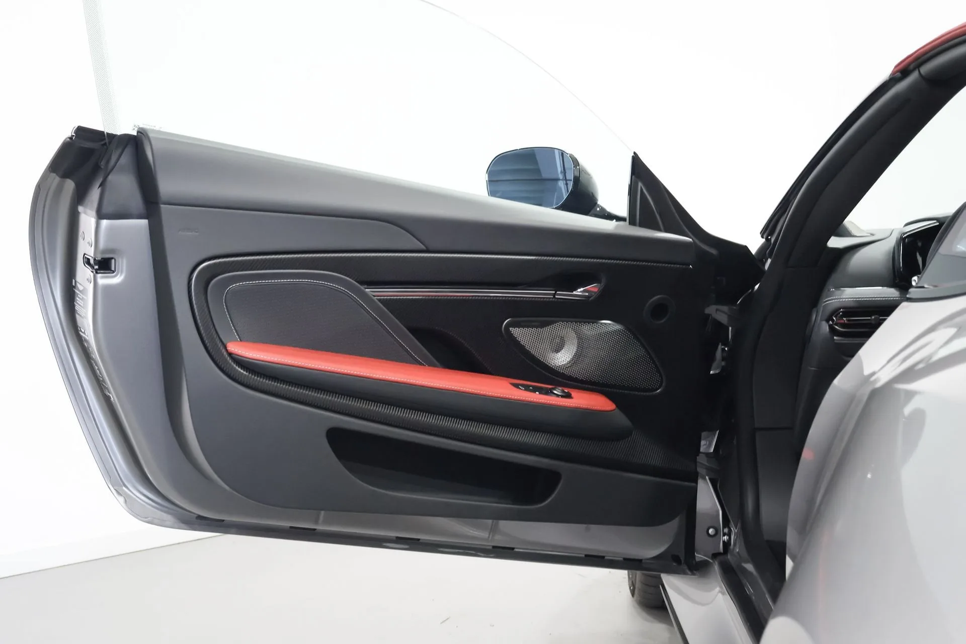 2026 Aston Martin DB12 S Volante, 19/29