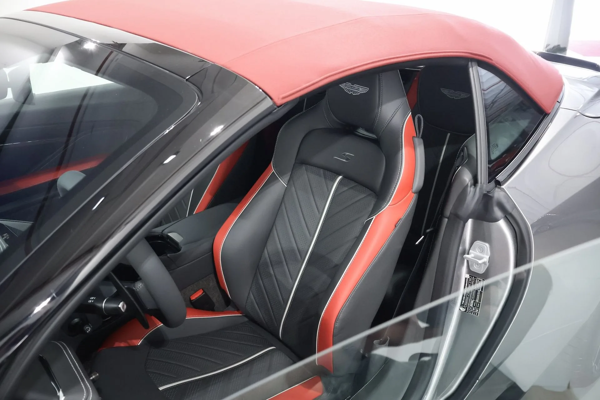2026 Aston Martin DB12 S Volante, 20/29