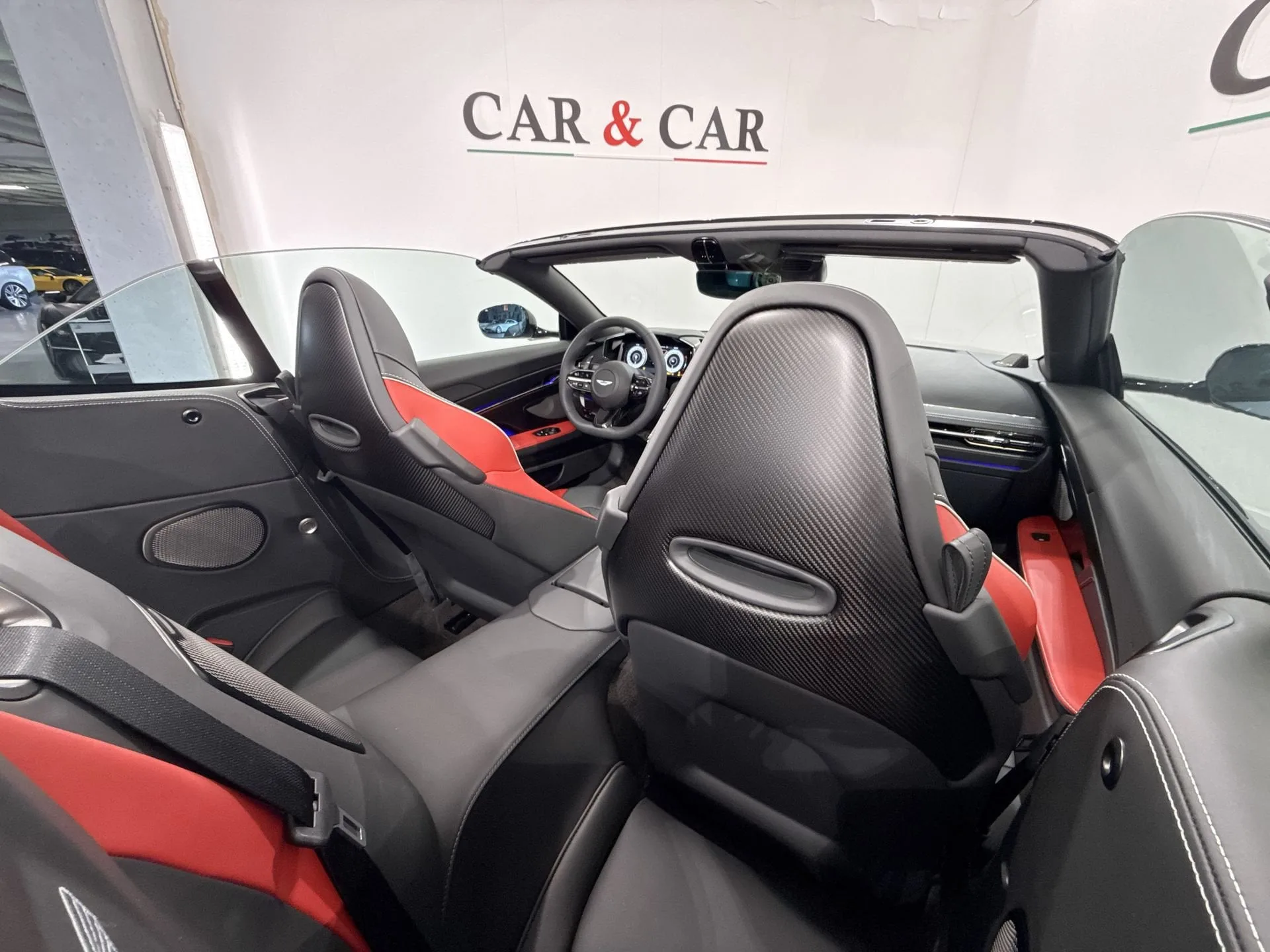 2026 Aston Martin DB12 S Volante, 26/29