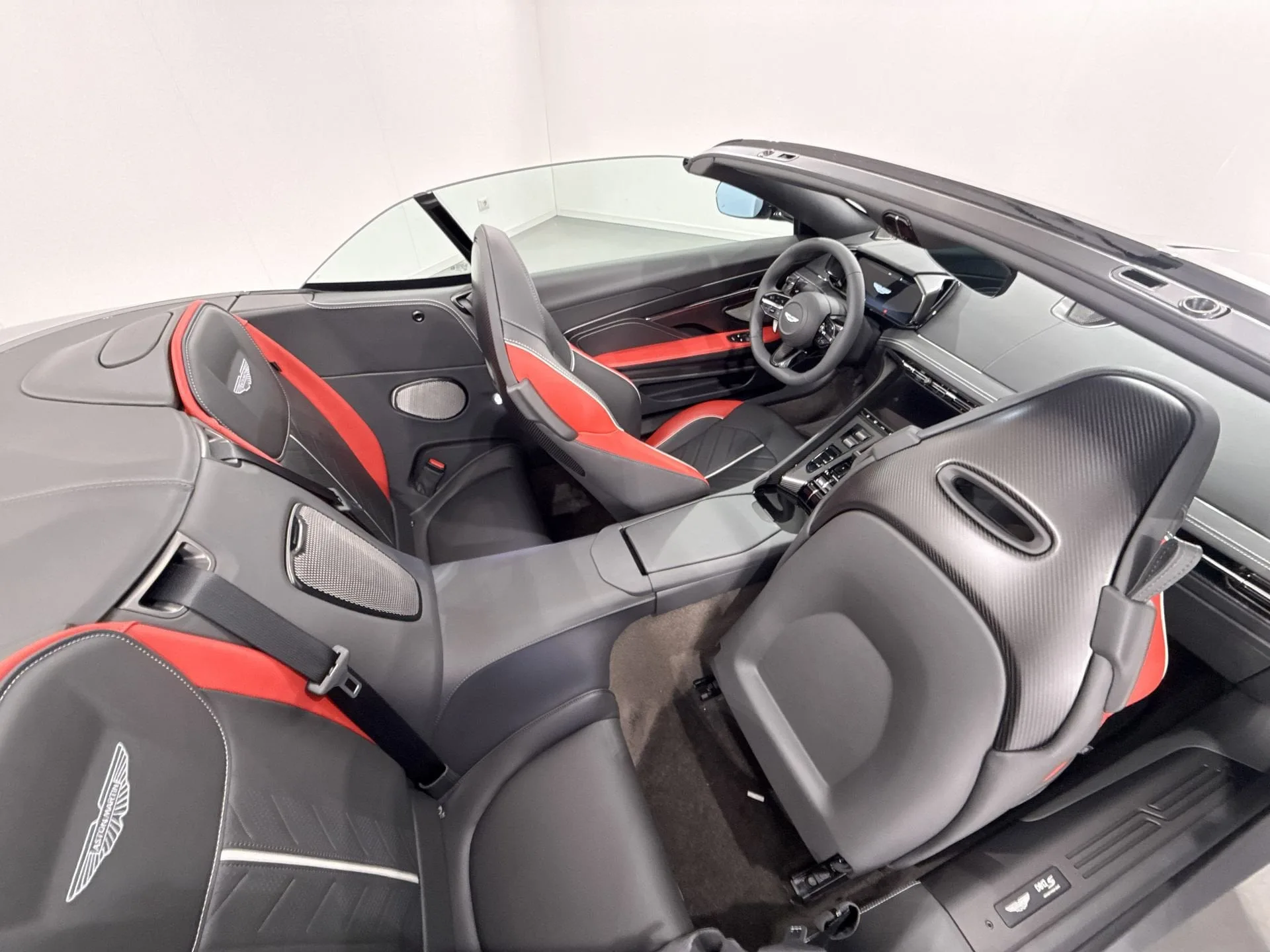 2026 Aston Martin DB12 S Volante, 29/29