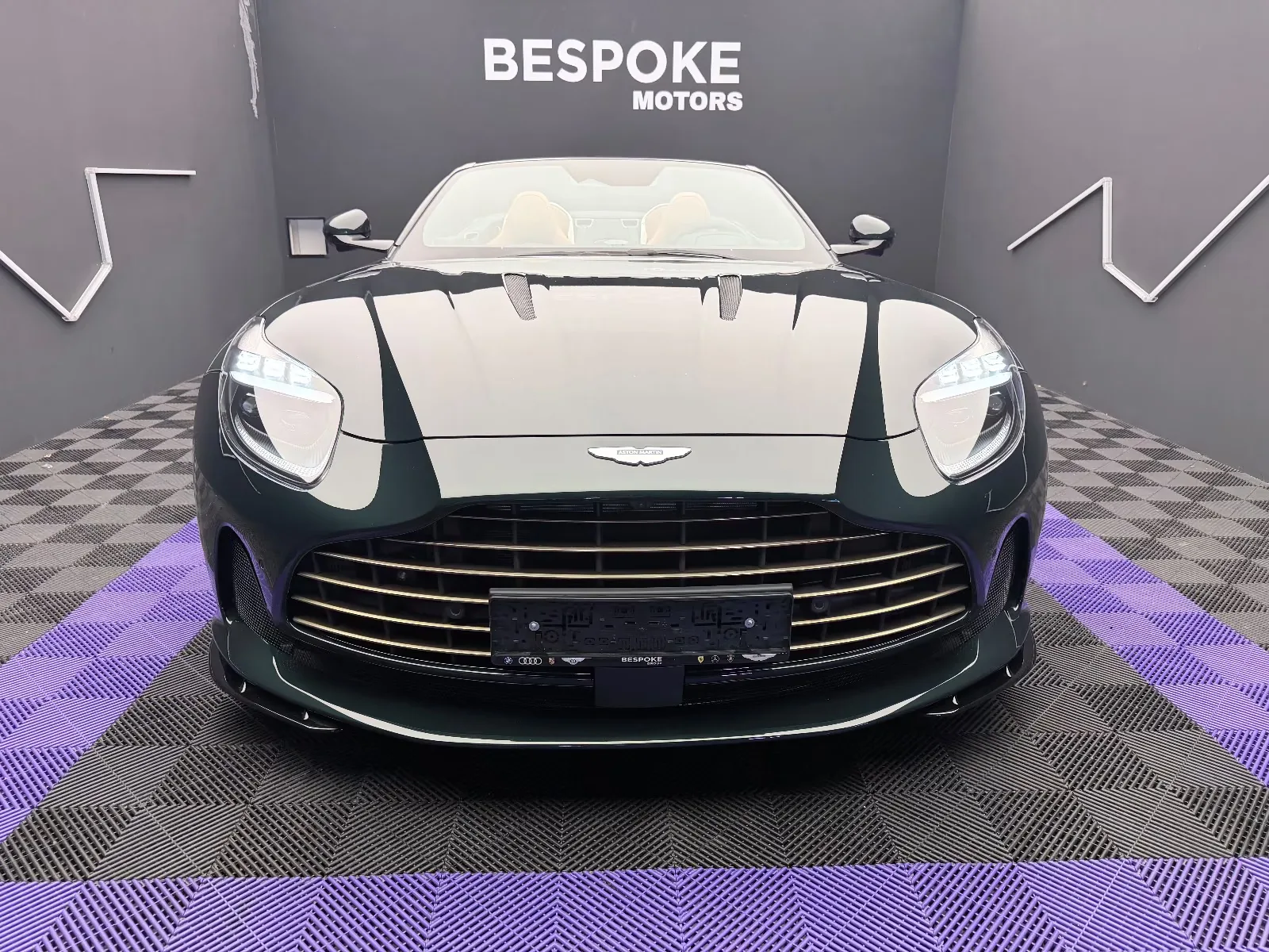 2026 Aston Martin DB12 Volante 60th Anniversary Edition, 2/30