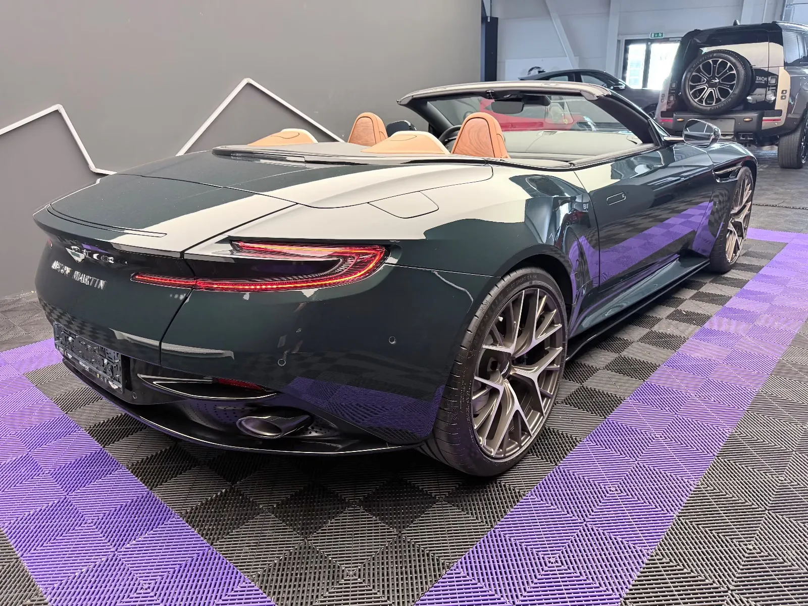 2026 Aston Martin DB12 Volante 60th Anniversary Edition, 8/30