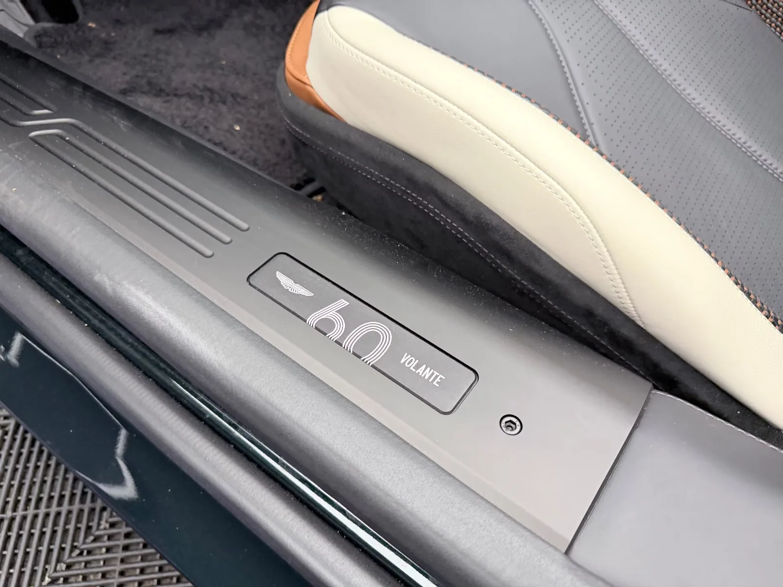 2026 Aston Martin DB12 Volante 60th Anniversary Edition, 13/30
