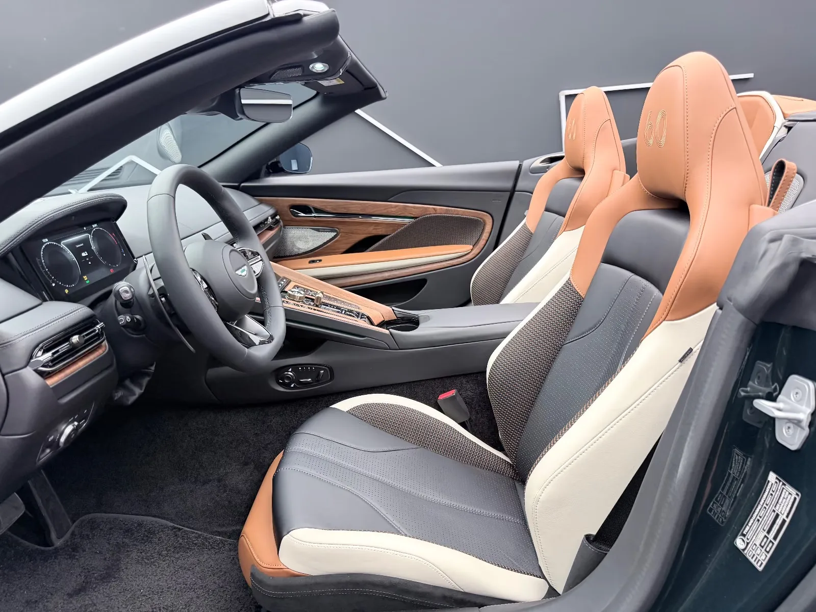 2026 Aston Martin DB12 Volante 60th Anniversary Edition, 16/30