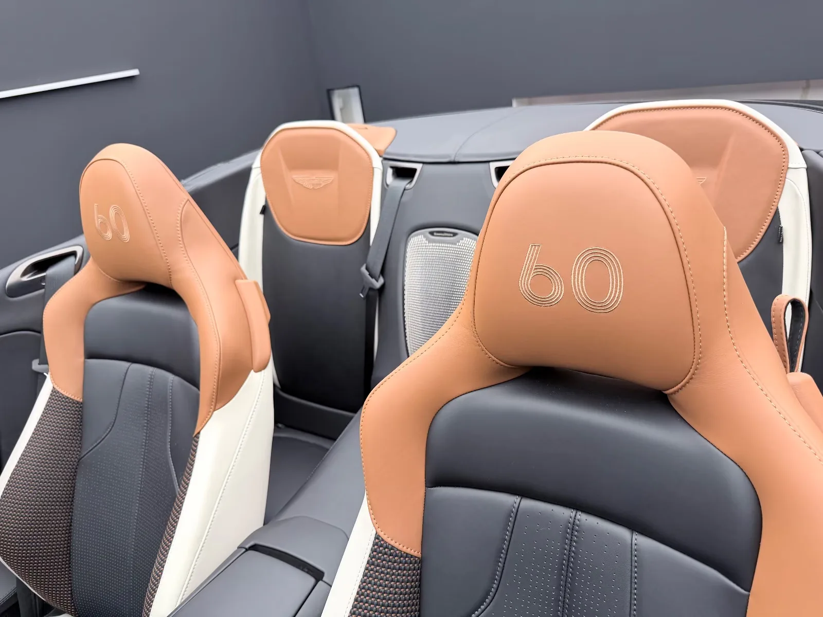 2026 Aston Martin DB12 Volante 60th Anniversary Edition, 17/30