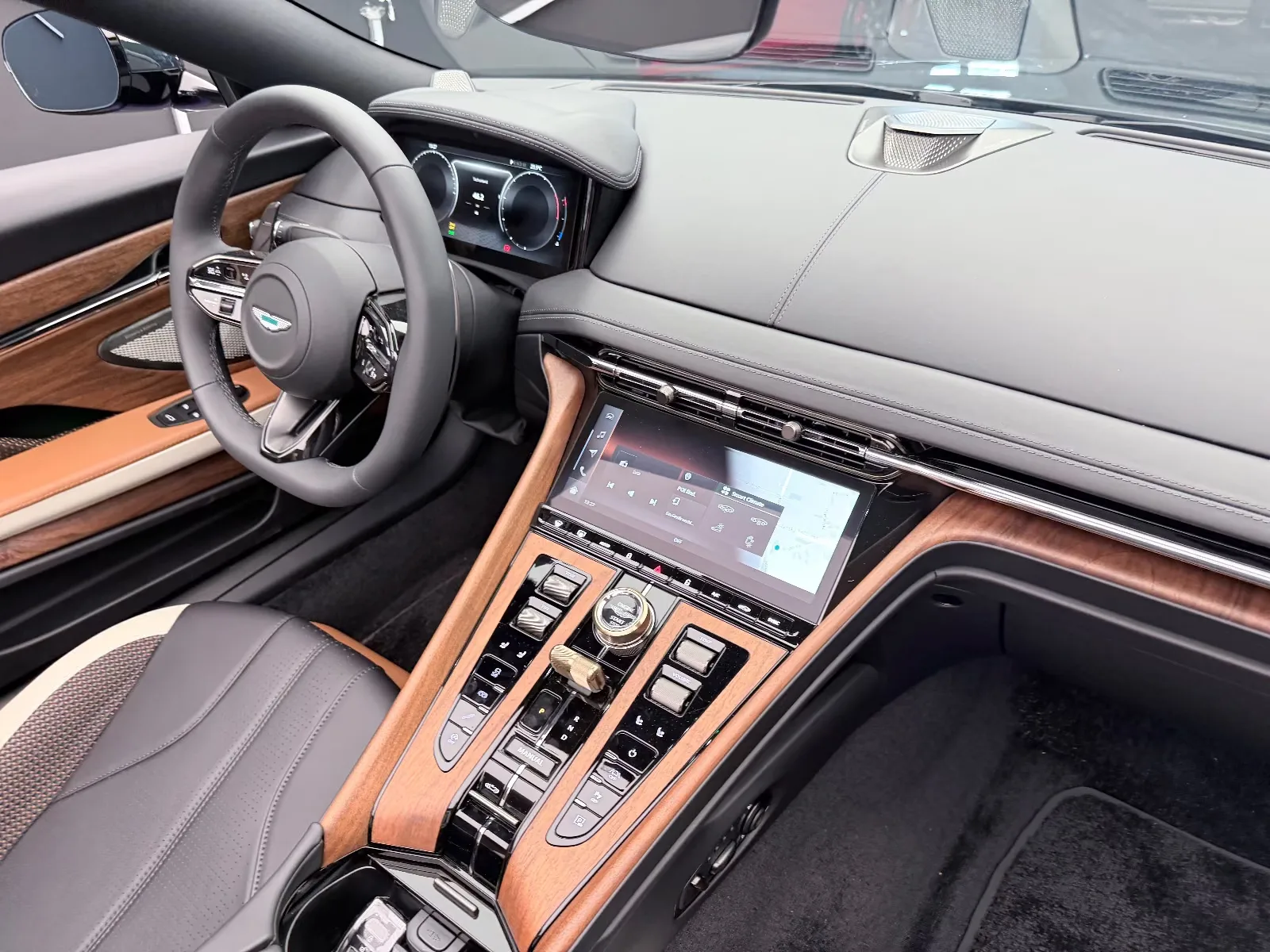 2026 Aston Martin DB12 Volante 60th Anniversary Edition, 21/30