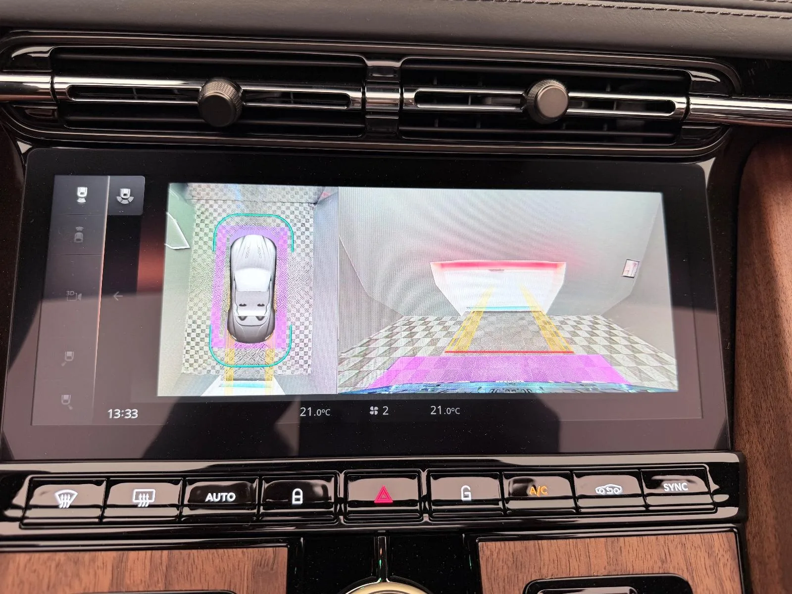 2026 Aston Martin DB12 Volante 60th Anniversary Edition, 29/30