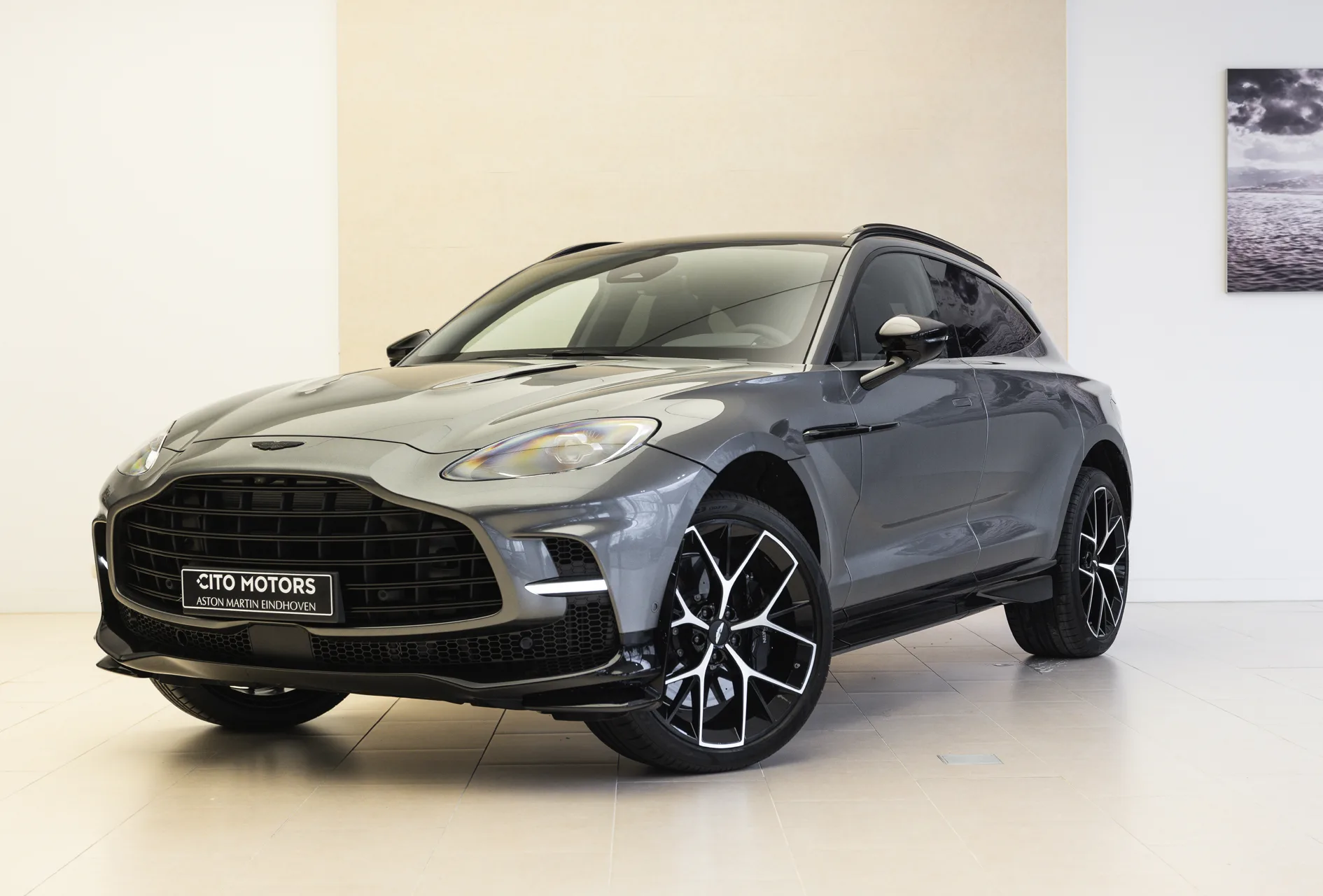 2026 Aston Martin DBX 707 proposée par un concessionnaire spécialisé à Eindhoven, Pays-Bas, photo principale
