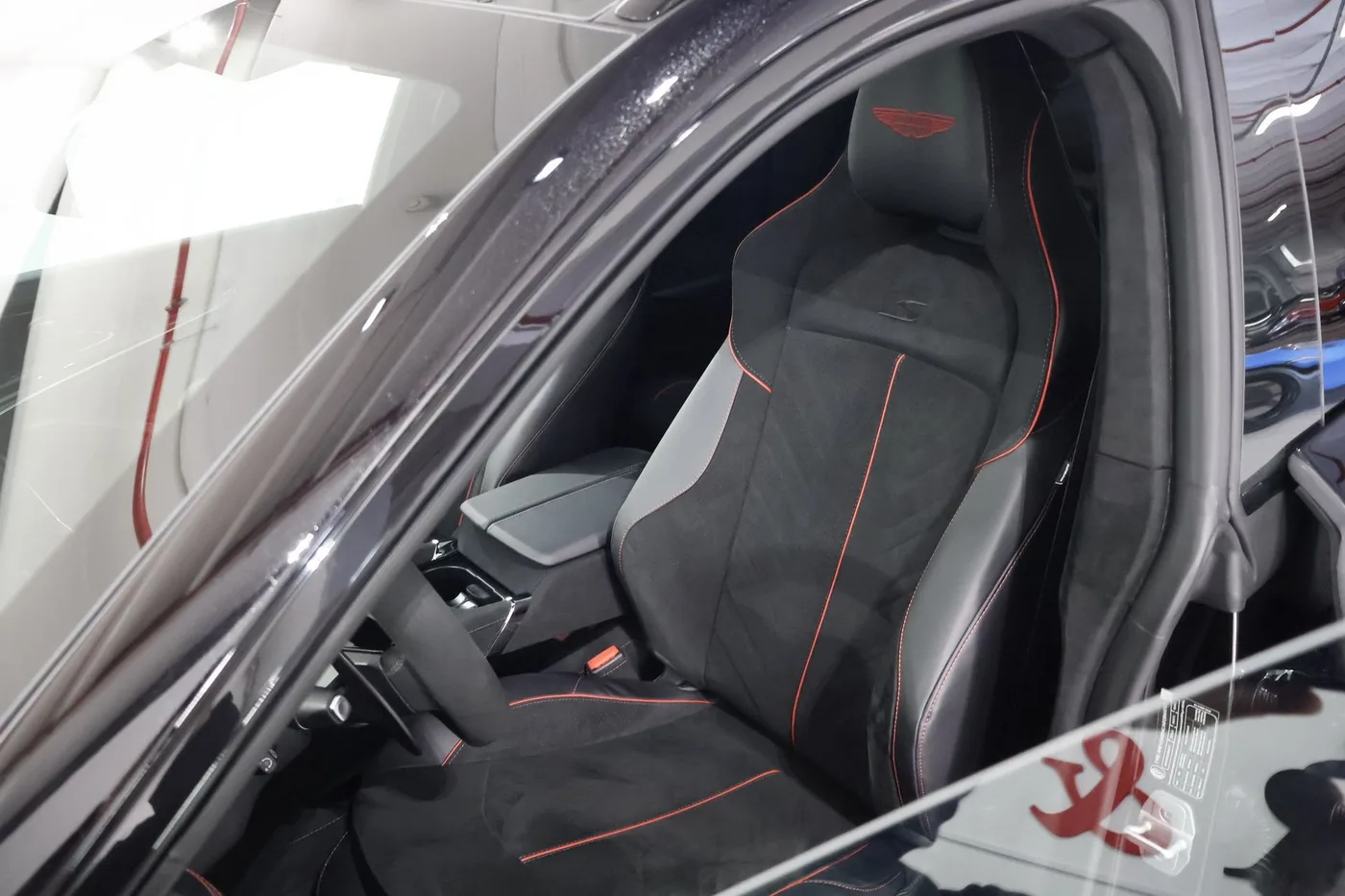 2026 Aston Martin DBX S angeboten von einem Supersportwagenhändler in Zibido San Giacomo, Italien, Foto 8 von 23