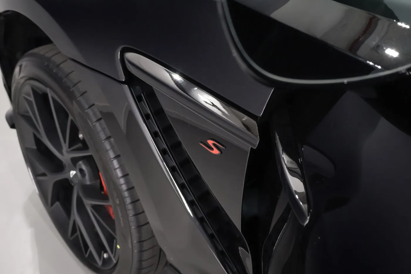 2026 Aston Martin DBX S angeboten von einem Supersportwagenhändler in Zibido San Giacomo, Italien, Foto 9 von 23