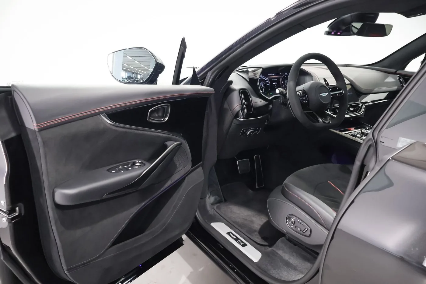 2026 Aston Martin DBX S angeboten von einem Supersportwagenhändler in Zibido San Giacomo, Italien, Foto 10 von 23