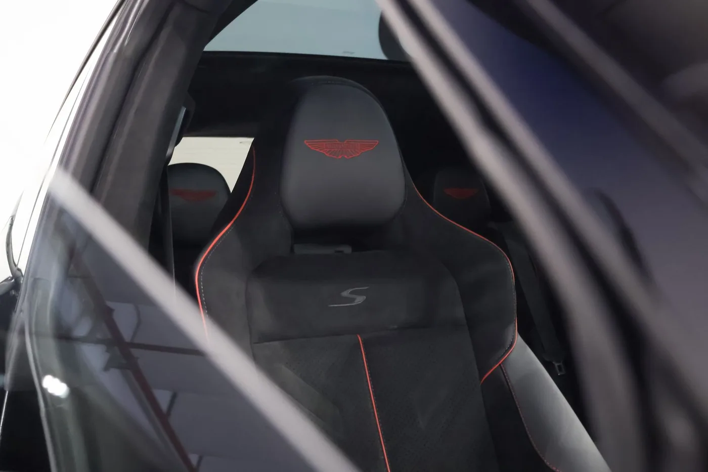 2026 Aston Martin DBX S angeboten von einem Supersportwagenhändler in Zibido San Giacomo, Italien, Foto 11 von 23
