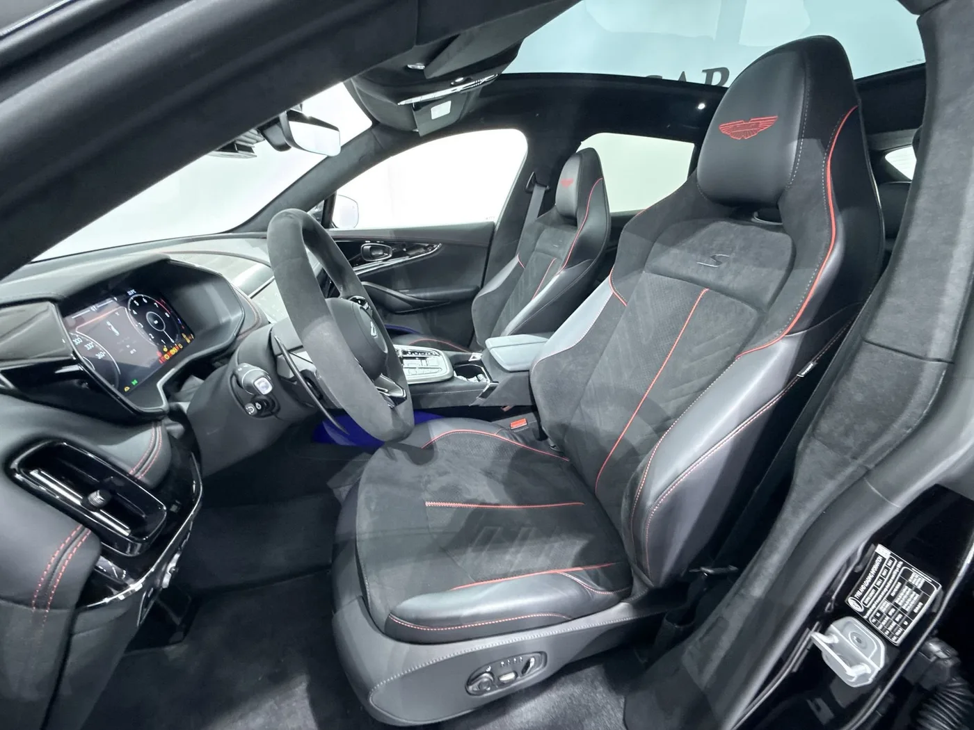2026 Aston Martin DBX S angeboten von einem Supersportwagenhändler in Zibido San Giacomo, Italien, Foto 17 von 23