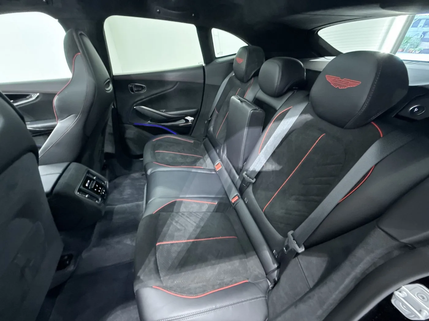 2026 Aston Martin DBX S angeboten von einem Supersportwagenhändler in Zibido San Giacomo, Italien, Foto 20 von 23