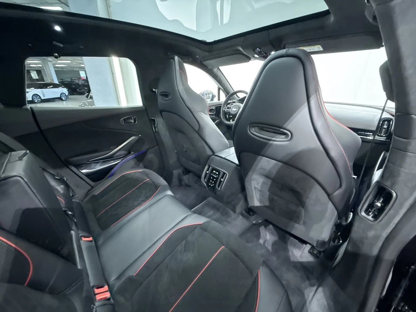2026 Aston Martin DBX S angeboten von einem Supersportwagenhändler in Zibido San Giacomo, Italien, Foto 21 von 23