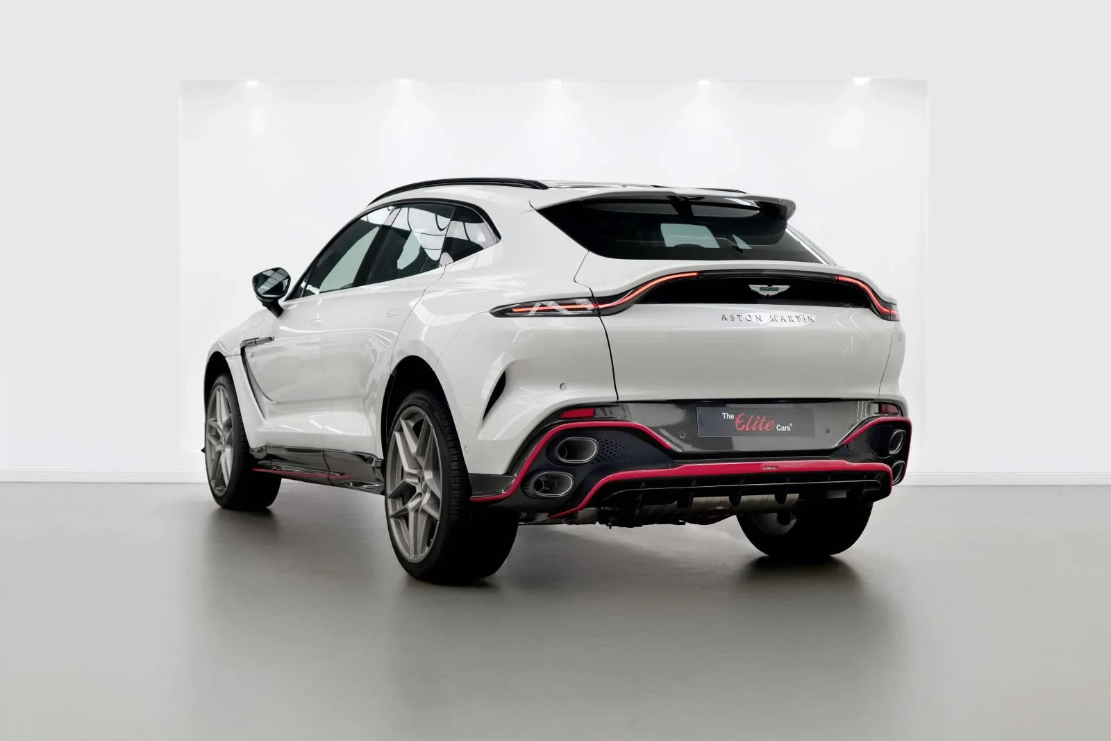 2026 Aston Martin DBX S, 4/17
