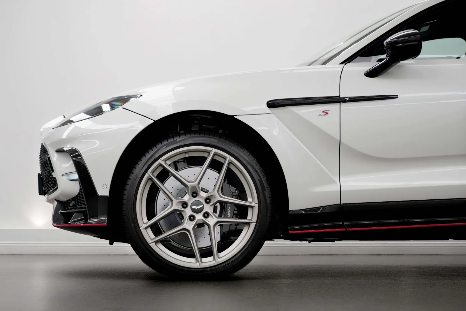 2026 Aston Martin DBX S, 6/17