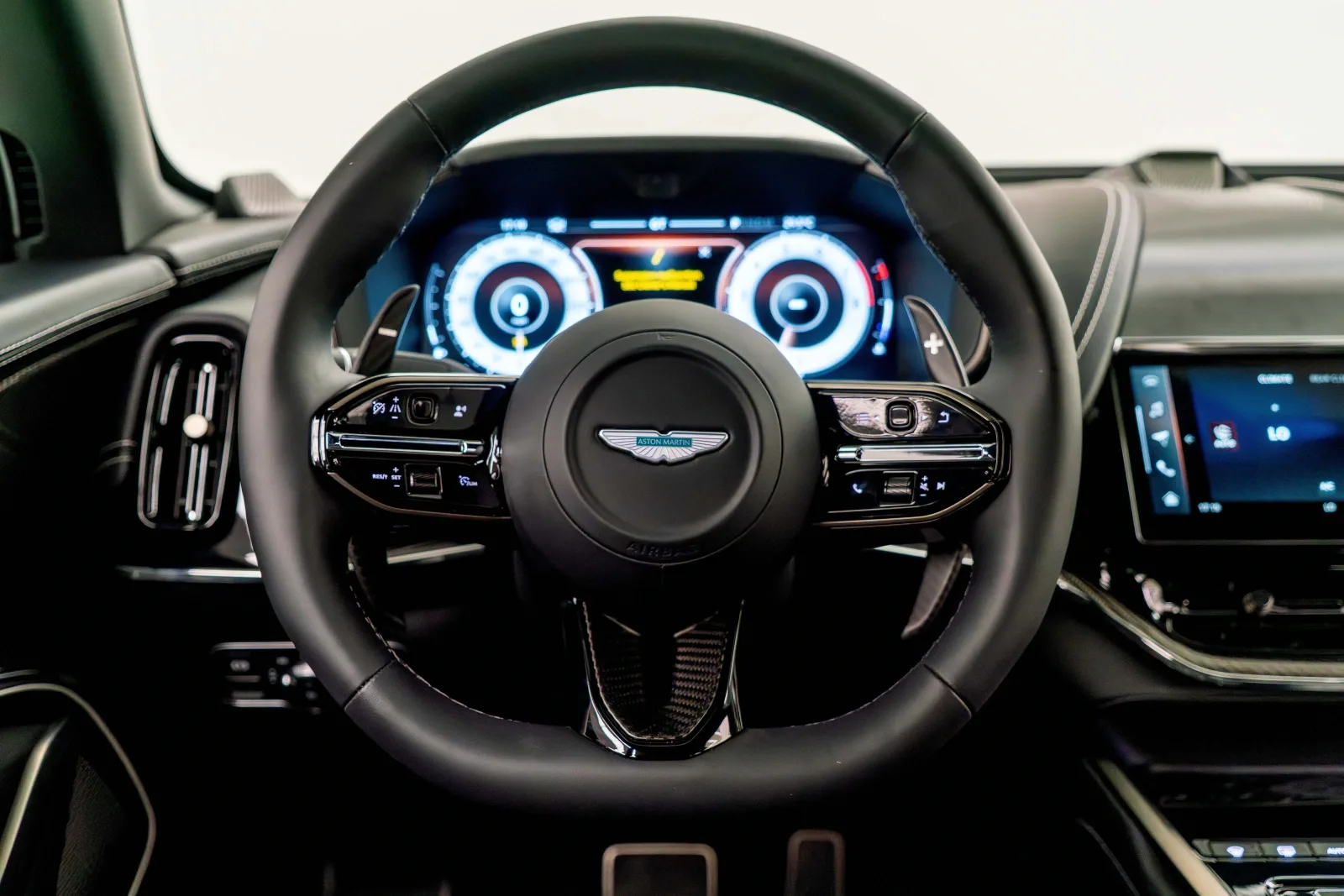 2026 Aston Martin DBX S, 9/17