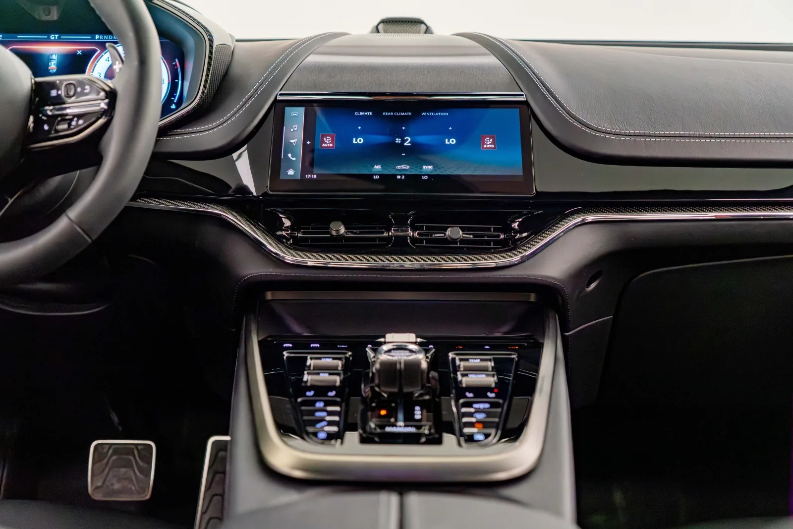 2026 Aston Martin DBX S, 11/17
